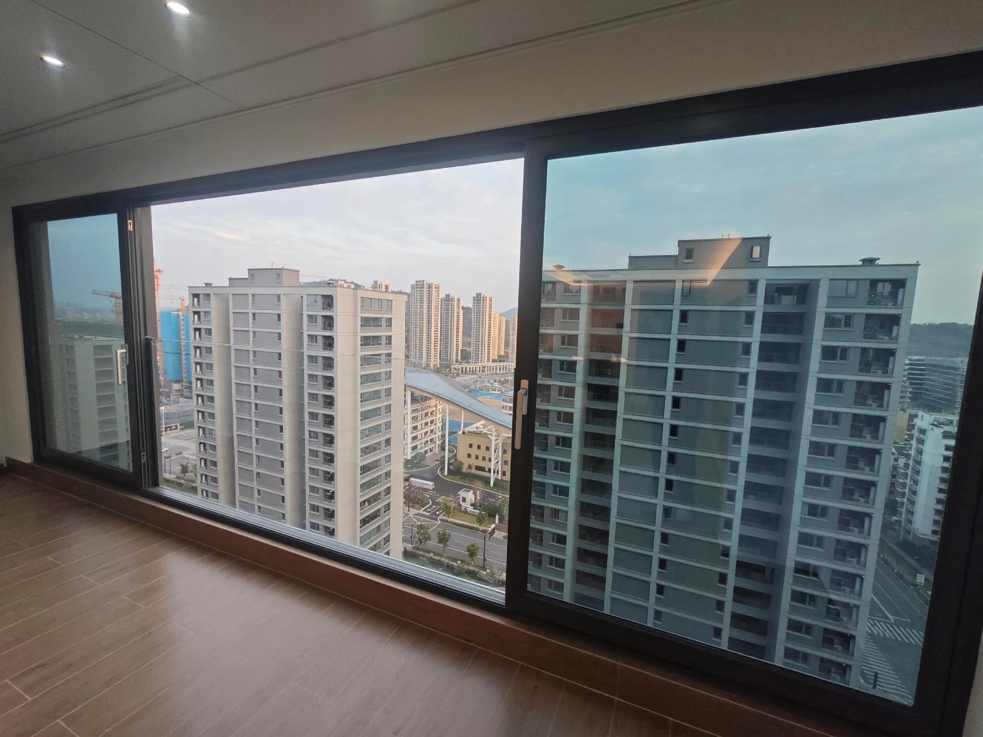 邦泰・樾府122侧压窗（平移侧压气密窗）定制