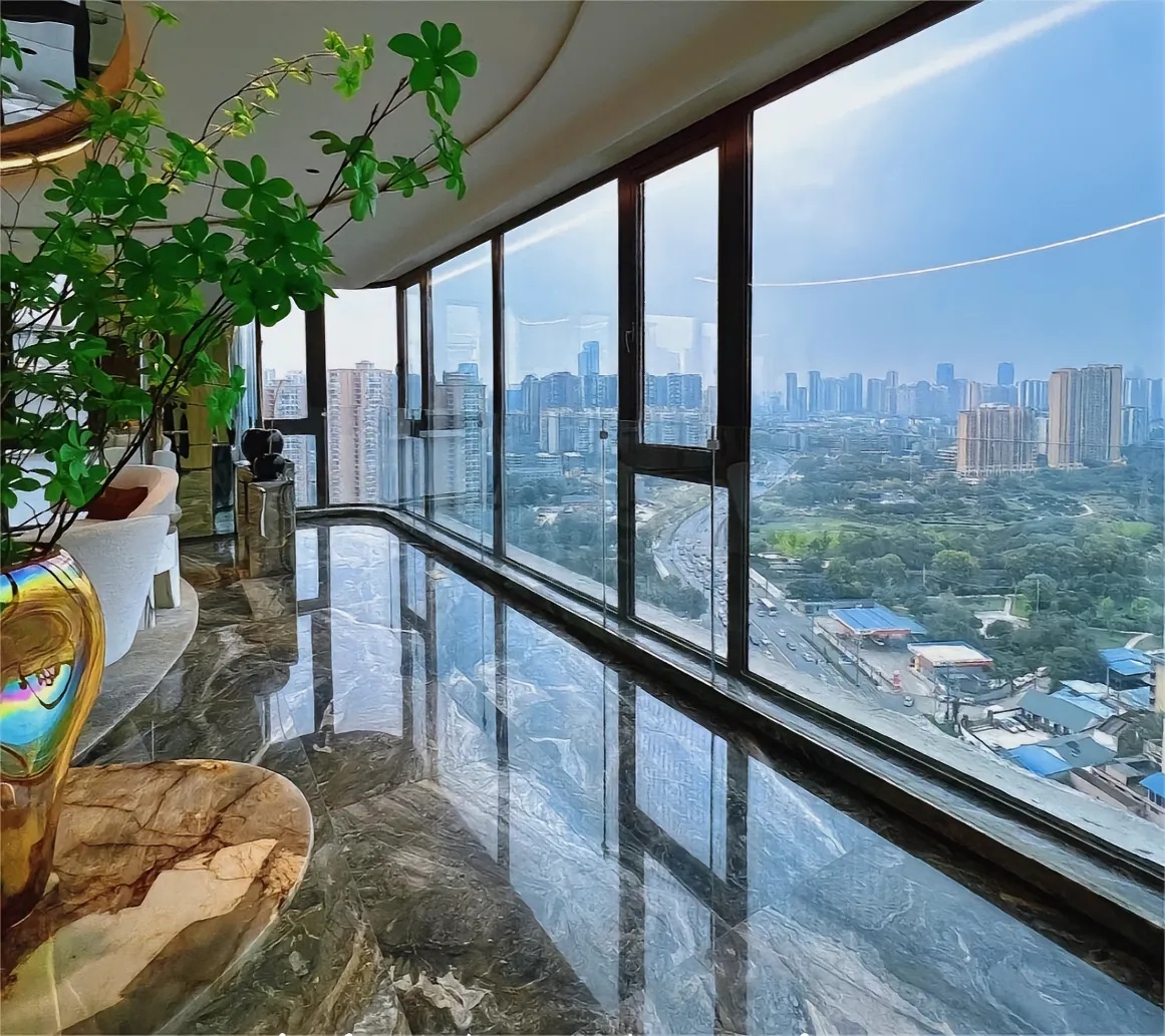 临港领地观江府 120 断桥铝系统窗封阳台